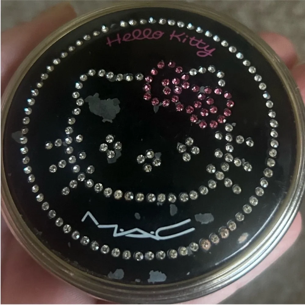 MAC Hello Kitty Compact Mirror Kouture medium plus sheer mystery powder Vintage